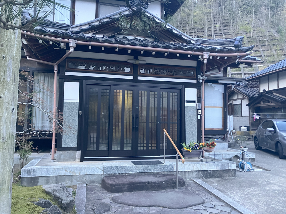【高岡市｜玄関ドア交換】築40年の寒さ解消！断熱性とデザインを兼ね備えた玄関へ