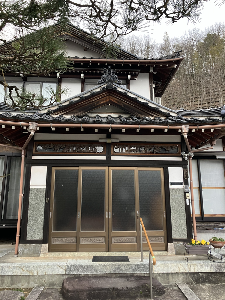 【高岡市｜玄関ドア交換】築40年の寒さ解消！断熱性とデザインを兼ね備えた玄関へ