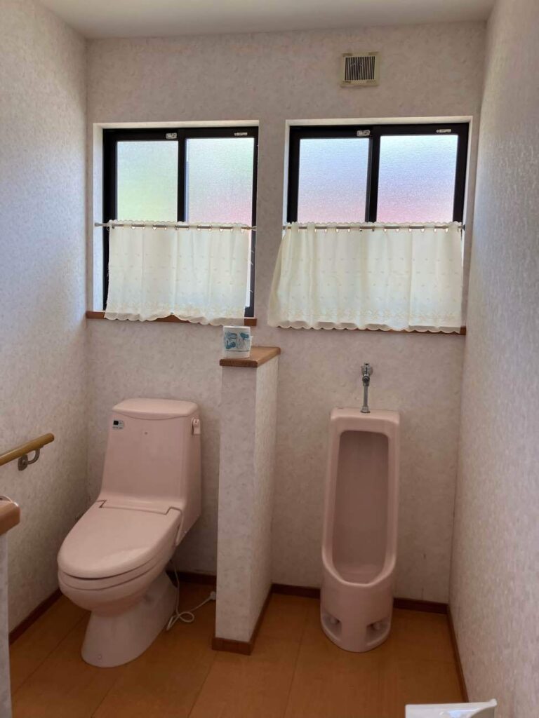 富山市｜トイレリフォームで快適空間に｜LIXILアメージュ一体型採用