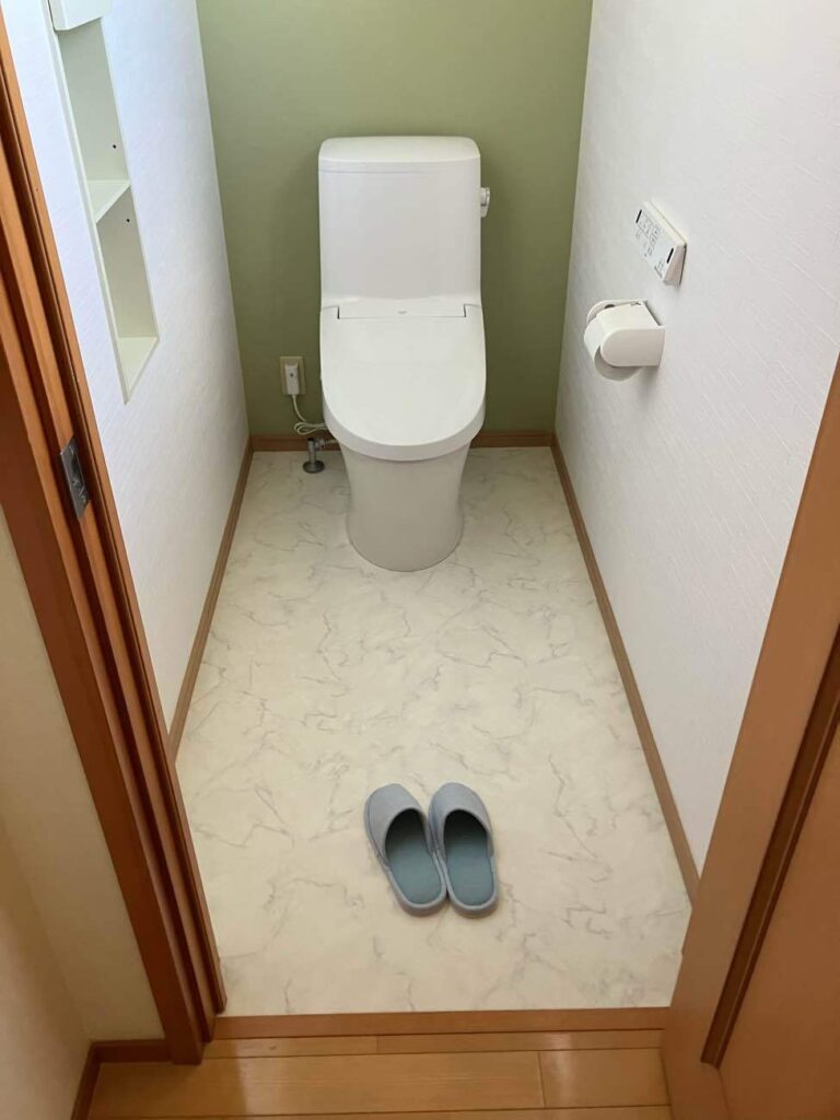 富山市｜トイレリフォームで快適空間に｜LIXILアメージュ一体型採用