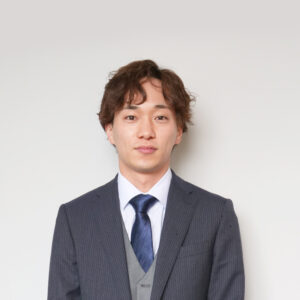 男性スタッフの顔写真