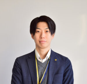 男性スタッフの顔写真