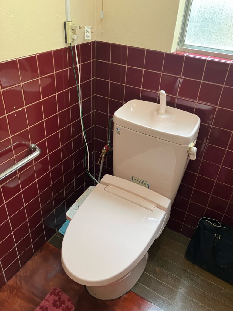 【富山市｜壁排水トイレの交換工事】壊れたタンクを一新、明るく快適な空間へ