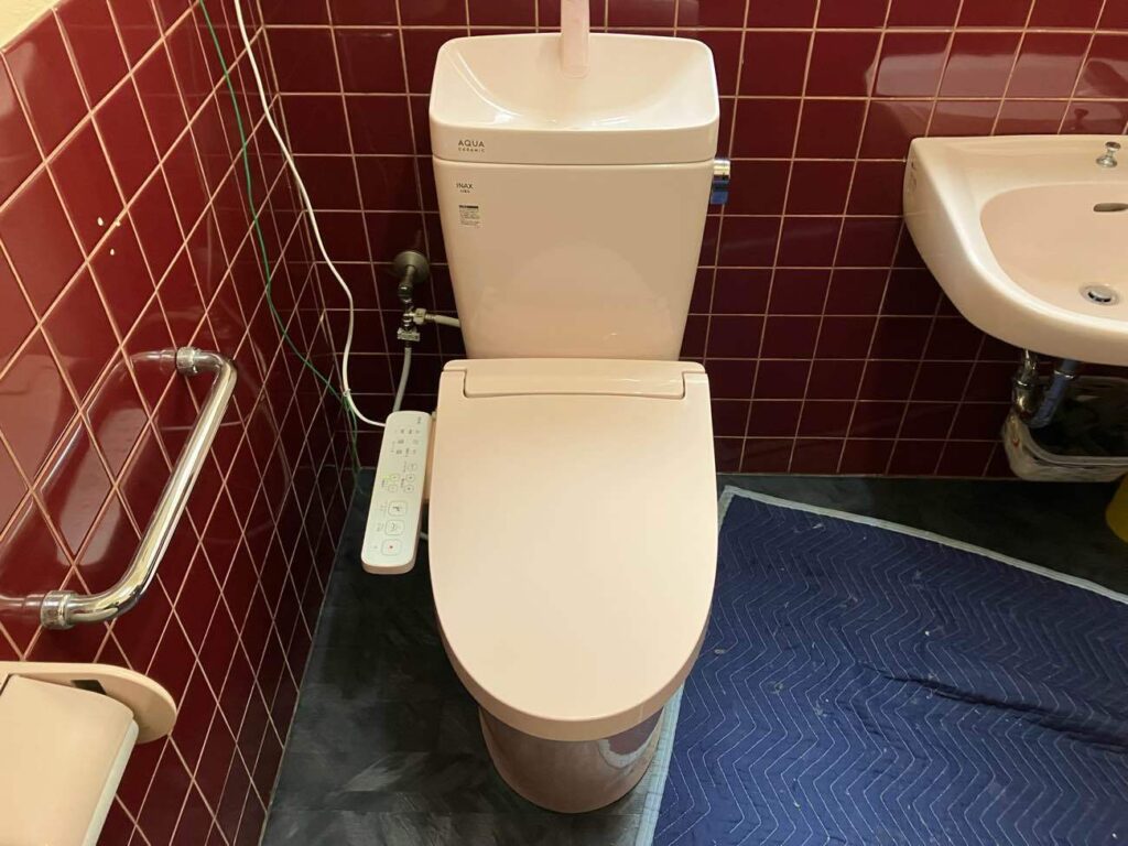 【富山市｜壁排水トイレの交換工事】壊れたタンクを一新、明るく快適な空間へ